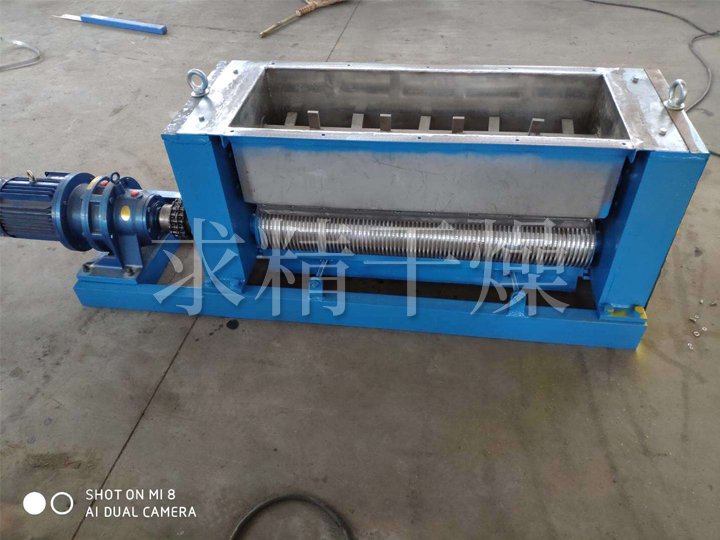 Biaxial extrusion groove type extrusion machine